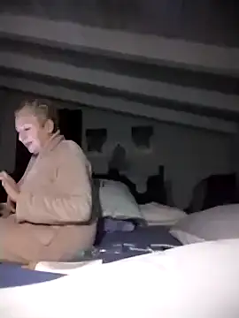 Snapshot of divinaerotica chatting on 12/04/25, 07:11 divinaerotica online show from 12/04/25, 07:11