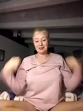 Snapshot of divinaerotica chatting on 12/15/25, 06:01 divinaerotica online show from 12/15/25, 06:01