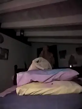 Snapshot of divinaerotica chatting on 12/17/25, 06:25 divinaerotica online show from 12/17/25, 06:25