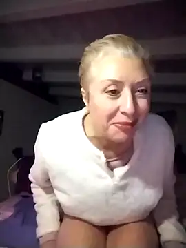 Snapshot of divinaerotica chatting on 12/18/25, 06:03 divinaerotica online show from 12/18/25, 06:03