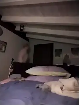 Snapshot of divinaerotica chatting on 12/20/25, 08:05 divinaerotica online show from 12/20/25, 08:05