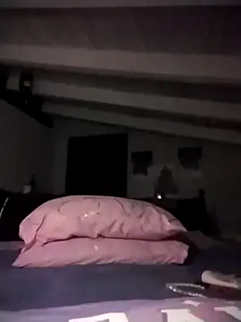 Snapshot of divinaerotica chatting on 12/21/25, 07:54 divinaerotica online show from 12/21/25, 07:54