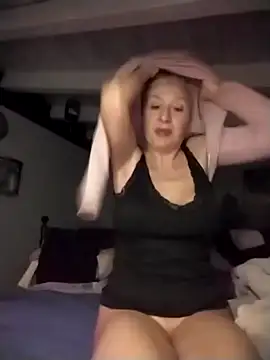 Snapshot of divinaerotica chatting on 01/11/26, 05:18 divinaerotica online show from 01/11/26, 05:18