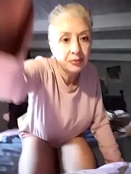 Snapshot of divinaerotica chatting on 01/13/26, 02:00 divinaerotica online show from 01/13/26, 02:00