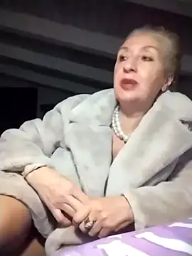 Snapshot of divinaerotica chatting on 01/17/26, 05:38 divinaerotica online show from 01/17/26, 05:38