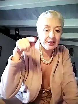 Snapshot of divinaerotica chatting on 02/17/26, 02:13 divinaerotica online show from 02/17/26, 02:13