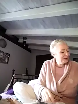 Snapshot of divinaerotica chatting on 02/25/26, 03:21 divinaerotica online show from 02/25/26, 03:21