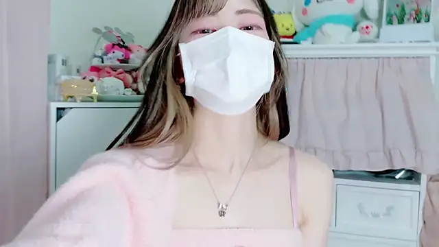 Snapshot of Megu-mimi chatting on 03/10/25, 04:35 Megu-mimi online show from 03/10/25, 04:35