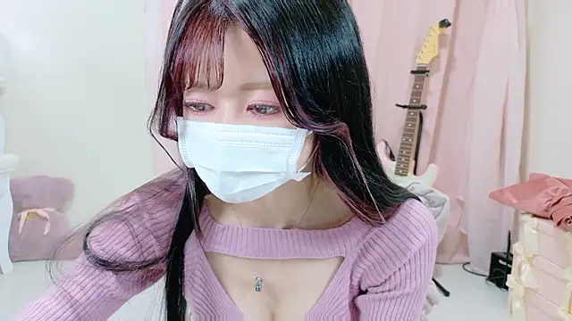 Snapshot of Megu-mimi chatting on 09/17/25, 11:23 Megu-mimi online show from 09/17/25, 11:23