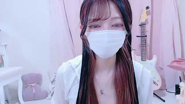 Snapshot of Megu-mimi chatting on 10/11/25, 08:57 Megu-mimi online show from 10/11/25, 08:57