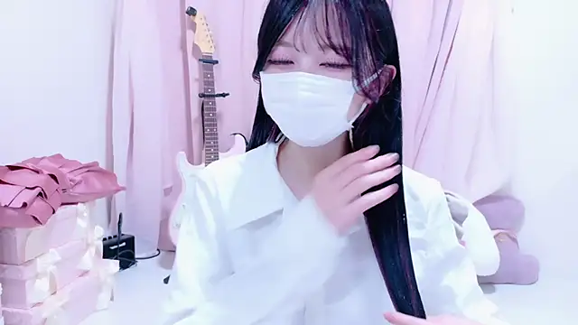 Snapshot of Megu-mimi chatting on 10/20/25, 02:17 Megu-mimi online show from 10/20/25, 02:17