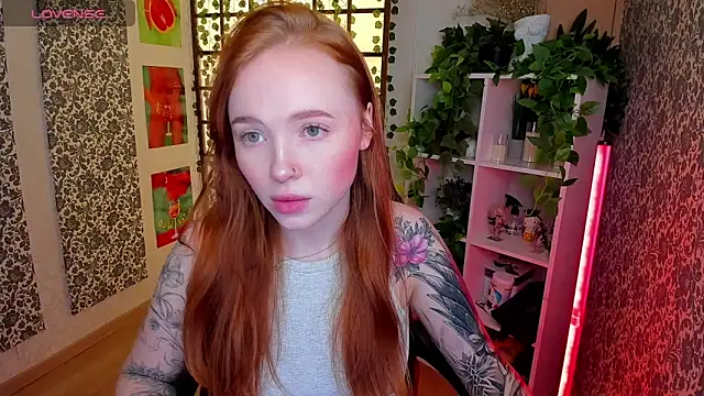 Maya Light online show from 10/08/25, 01:47