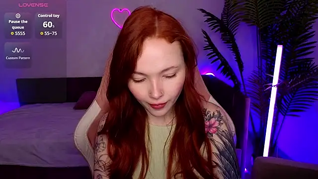 Maya Light online show from 02/18/26, 01:56