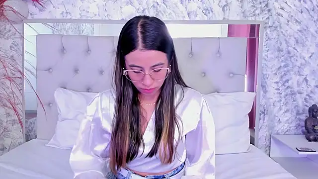 Ariana greenblat online show from 02/04/26, 04:24