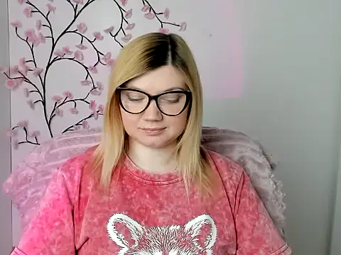 Snapshot of Lola_moree chatting on 05/19/26, 11:38 Lola moree online show from 05/19/26, 11:38