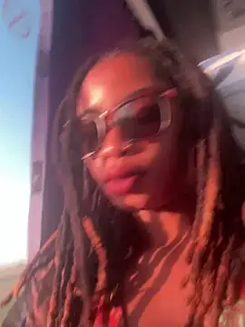 Snapshot of ZinaFreak chatting on 03/09/25, 03:49 ZinaFreak online show from 03/09/25, 03:49