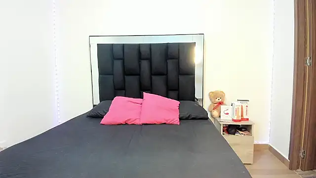 victoriacolin online show from 02/26/25, 12:03