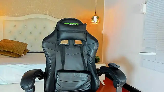 Hadley  online show from 09/18/25, 03:19