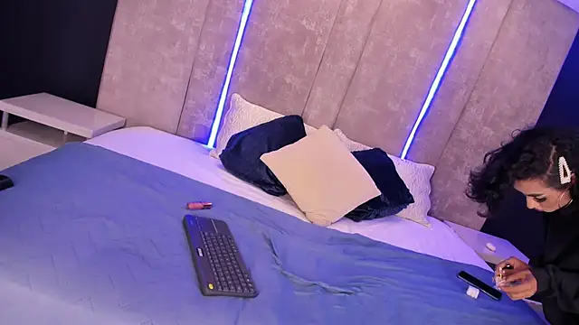 AliDiaz  online show from 03/18/25, 12:05