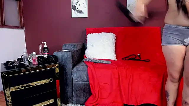 SOPHI WOLFF online show from 02/04/25, 11:06