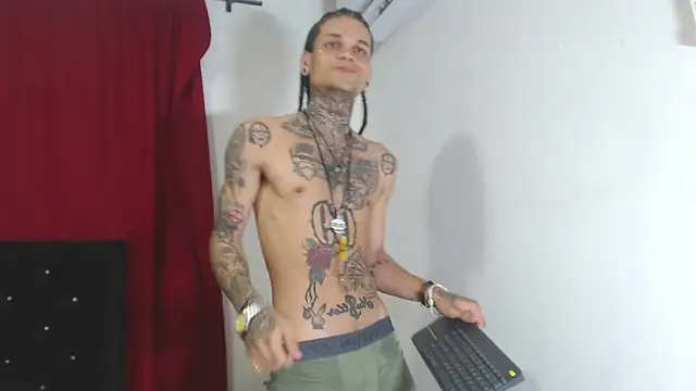 hot man05 online show from 02/24/25, 12:52