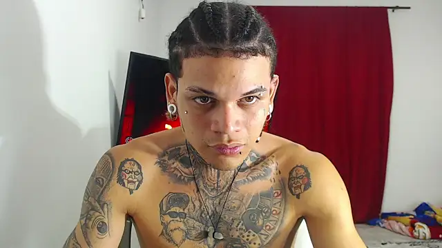 hot man05 online show from 10/16/25, 04:13
