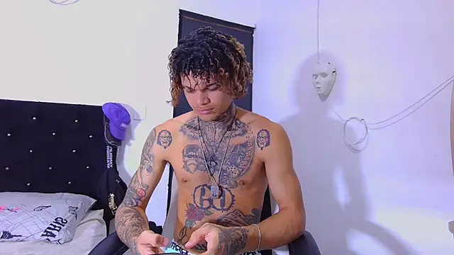 hot man05 online show from 11/12/25, 08:30