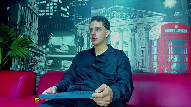 Snapshot of Thomas_May4rs chatting on 01/29/25, 05:45 Thomas May4rs online show from 01/29/25, 05:45