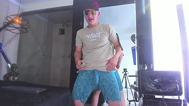 Snapshot of Thomas_May4rs chatting on 02/19/25, 10:34 Thomas May4rs online show from 02/19/25, 10:34