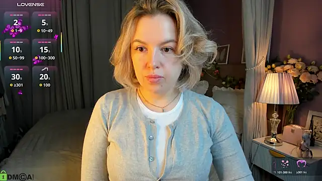 Snapshot of Nikki_Kai chatting on 10/31/25, 11:28 Nikki Kai online show from 10/31/25, 11:28