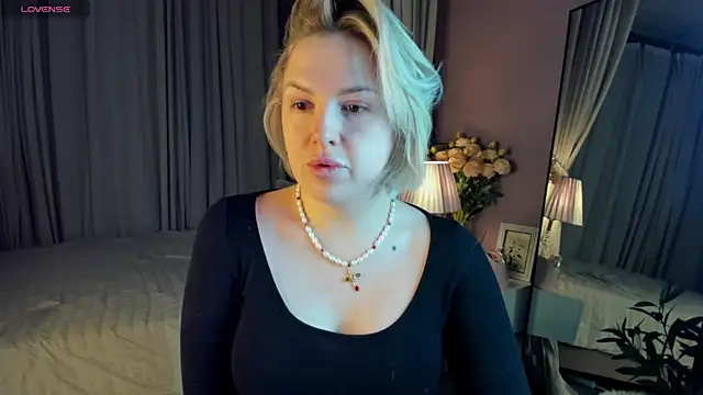 Snapshot of Nikki_Kai chatting on 12/23/25, 01:03 Nikki Kai online show from 12/23/25, 01:03