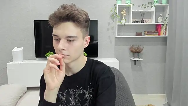 Snapshot of avegothy- chatting on 01/30/25, 11:44 avegothy- online show from 01/30/25, 11:44