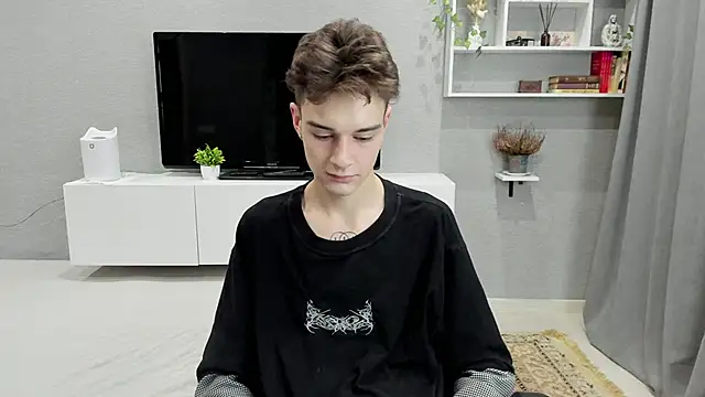 Snapshot of avegothy- chatting on 02/07/25, 06:56 avegothy- online show from 02/07/25, 06:56