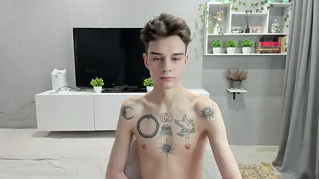 Snapshot of avegothy- chatting on 02/11/25, 08:05 avegothy- online show from 02/11/25, 08:05