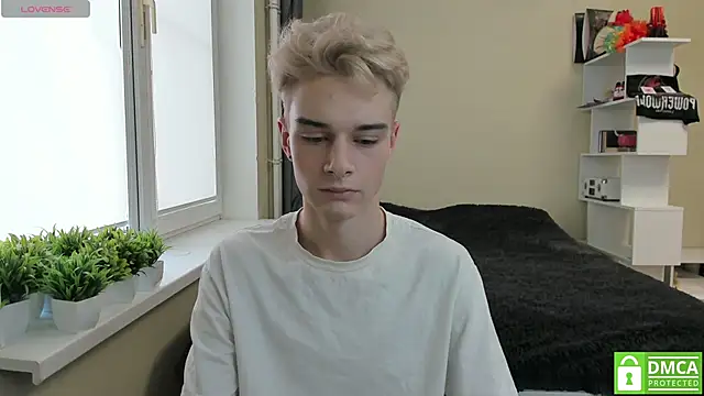 Snapshot of avegothy- chatting on 03/11/25, 10:07 avegothy- online show from 03/11/25, 10:07