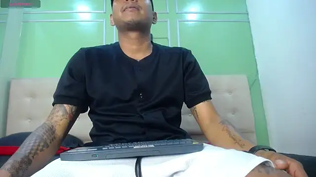 Snapshot of Saipadpuer30 chatting on 02/19/25, 01:50 Saipadpuer30 online show from 02/19/25, 01:50