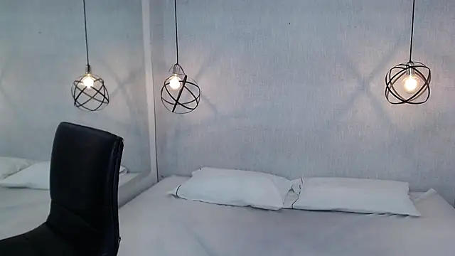 Liiamthompson online show from 03/17/25, 05:27