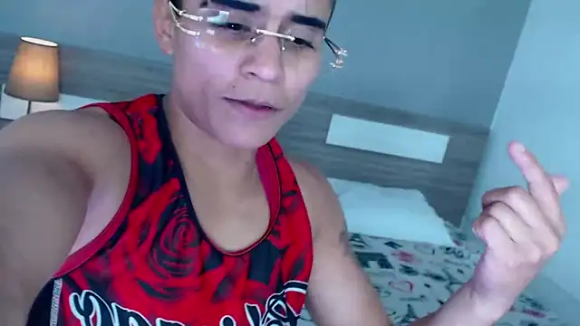 Liiamthompson online show from 10/02/25, 11:23