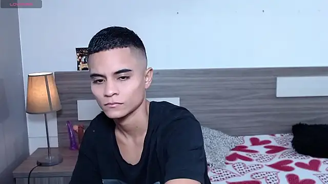 Liiamthompson online show from 11/22/25, 09:19