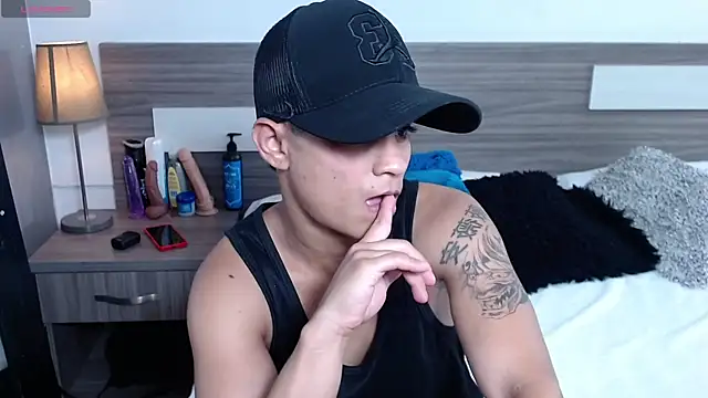 Liiamthompson online show from 12/18/25, 09:21