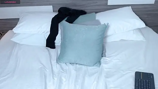 Liiamthompson online show from 04/02/26, 09:45