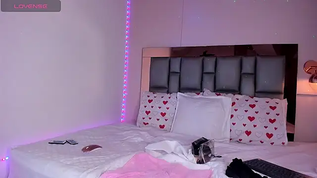 SofiArias online show from 02/16/26, 03:24