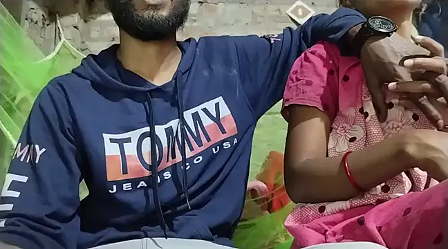 Snapshot of Multiple121 chatting on 03/08/25, 10:43 Multiple121 online show from 03/08/25, 10:43