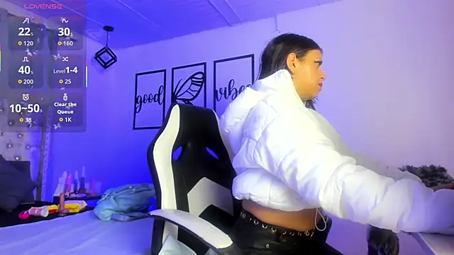 nicolee millerr online show from 11/13/25, 11:53