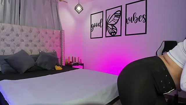 nicolee millerr online show from 04/16/26, 12:28