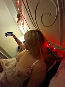 blueeyeblonde33 online show from 10/13/25, 07:25