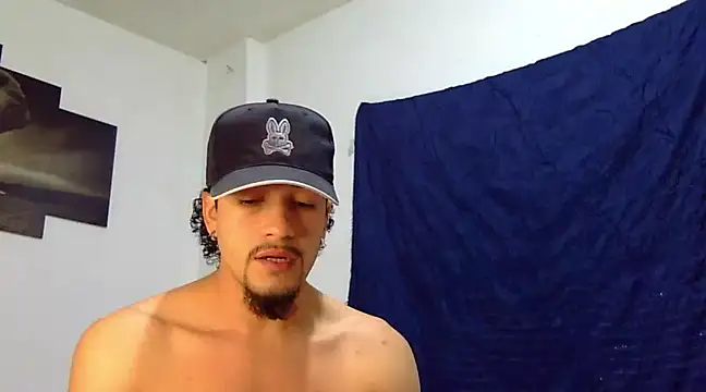 Snapshot of Keiviid chatting on 02/11/25, 01:41 Keiviid online show from 02/11/25, 01:41