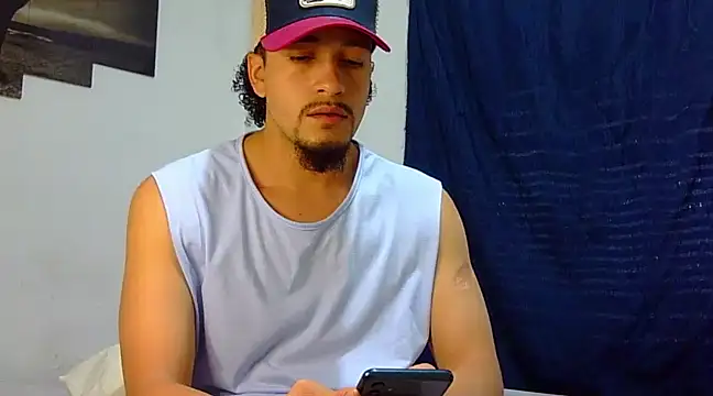 Snapshot of Keiviid chatting on 03/04/25, 02:21 Keiviid online show from 03/04/25, 02:21