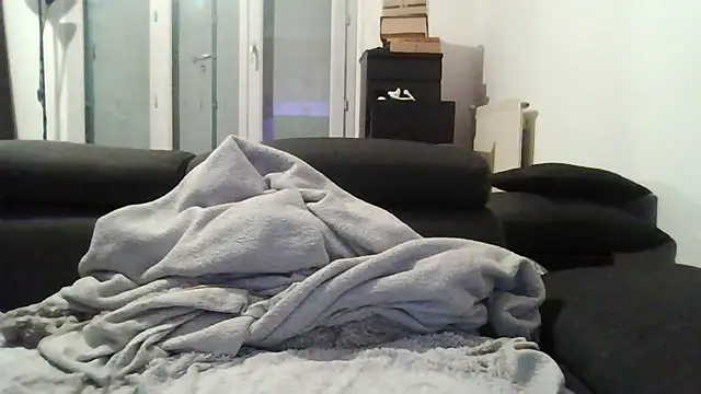 Snapshot of Zer_oki chatting on 11/21/25, 02:49 Zer oki online show from 11/21/25, 02:49