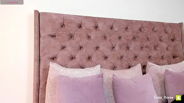 eva roseee online show from 11/07/25, 09:15